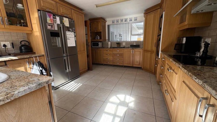 5 Bedroom Property for Sale in Sandbaai Western Cape